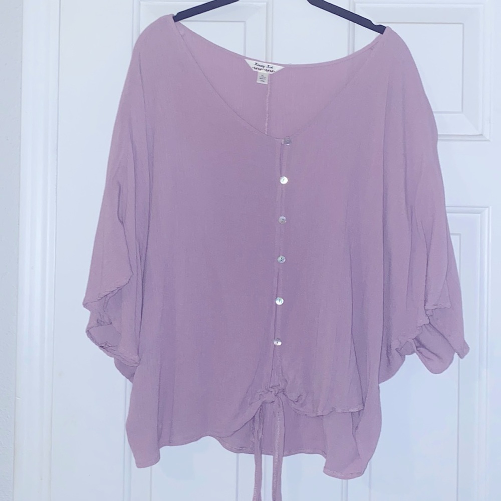 Flowy tie front boxy style button down blouse
